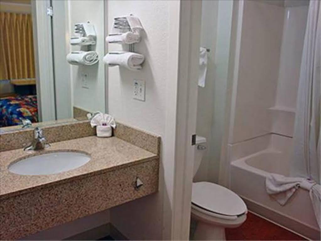 Red Roof Inn Phoenix- Midtown Dış mekan fotoğraf